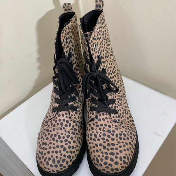 NWT Arizona Queen Combat Boots Animal print, size 7 - Picture 4 of 11